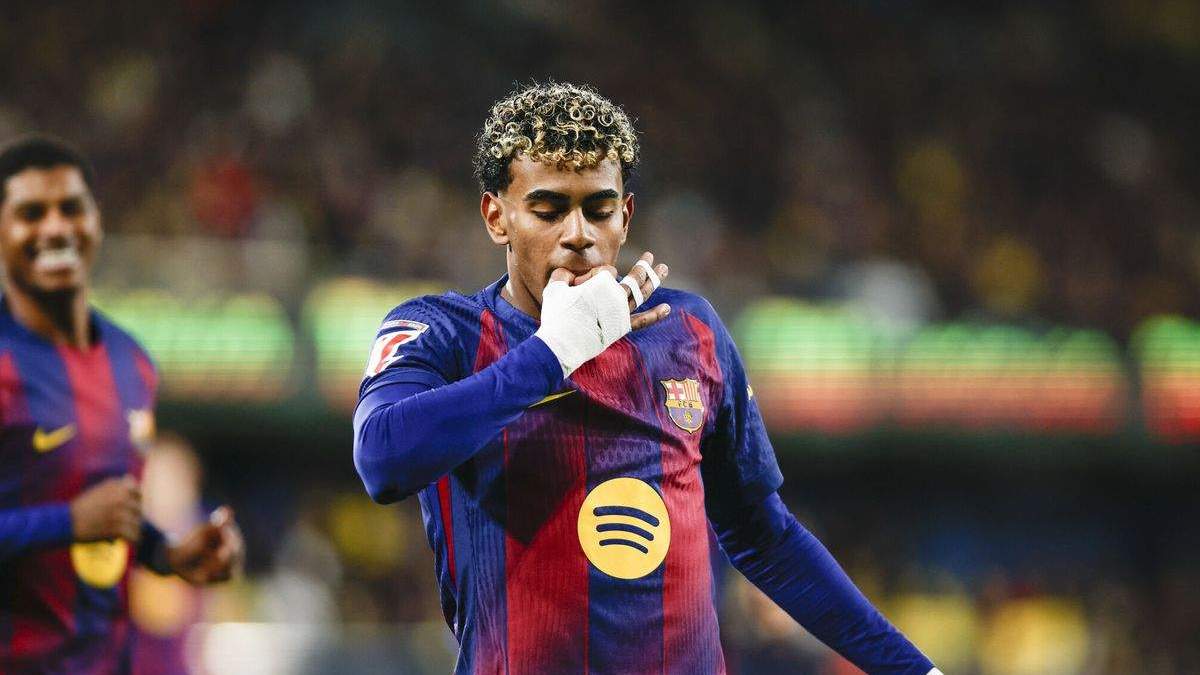 Lamine Yamal celebrando su gol ante el Villarreal