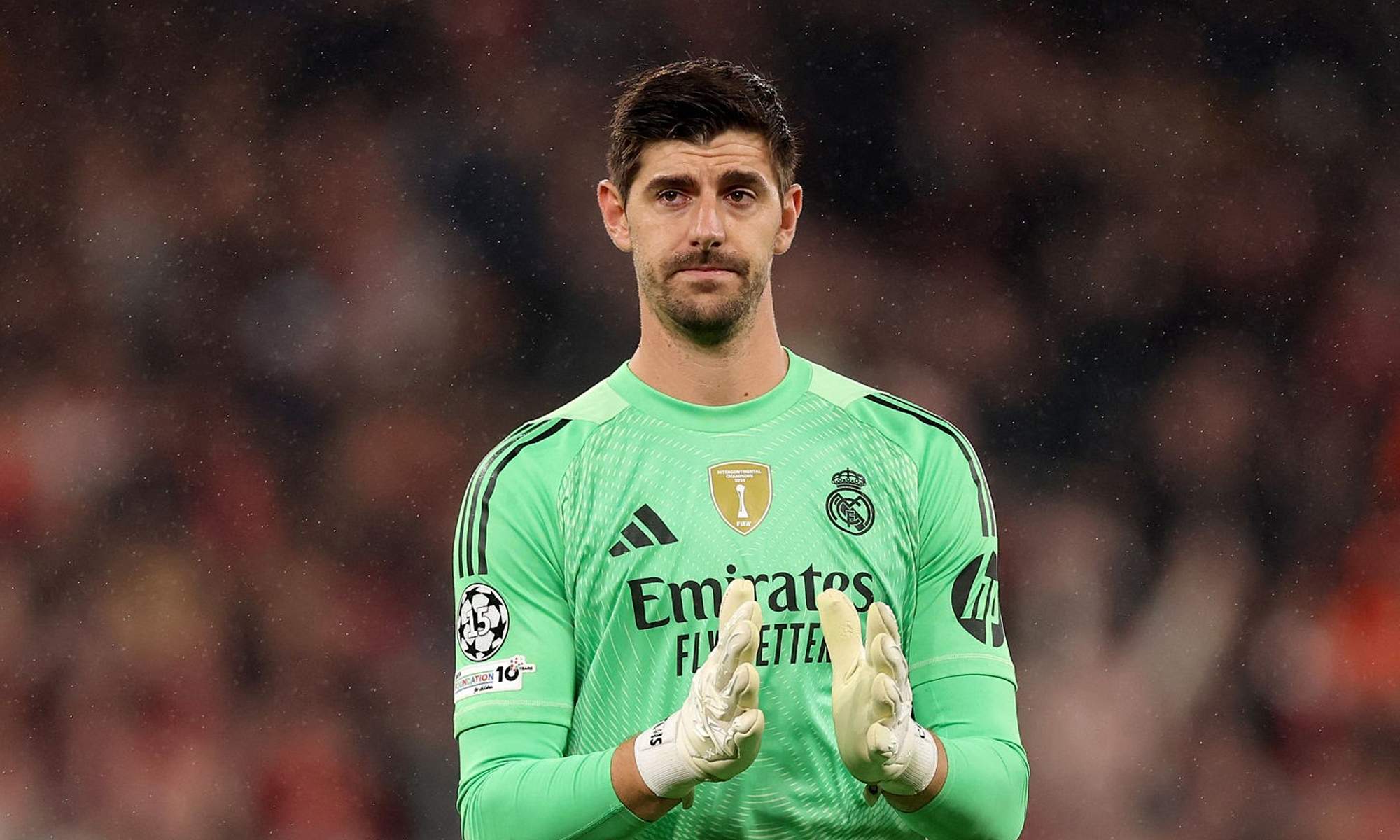 Thibaut Courtois jugando un partido con el Real Madrid. 