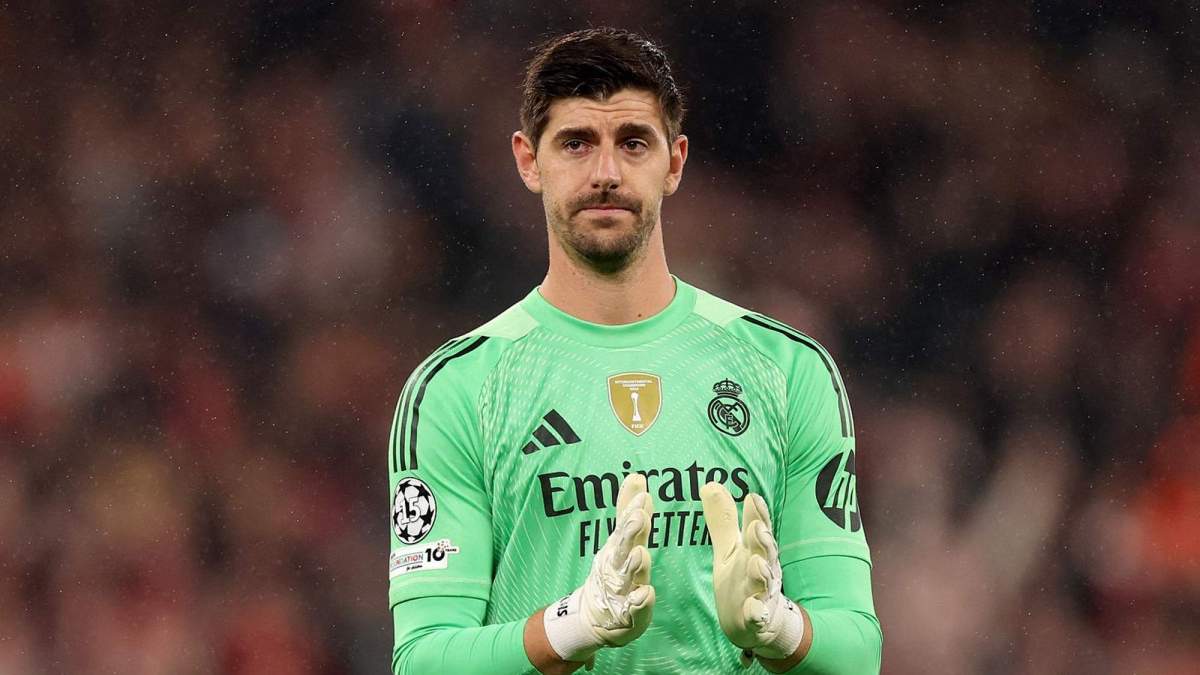 Thibaut Courtois jugando un partido con el Real Madrid. 