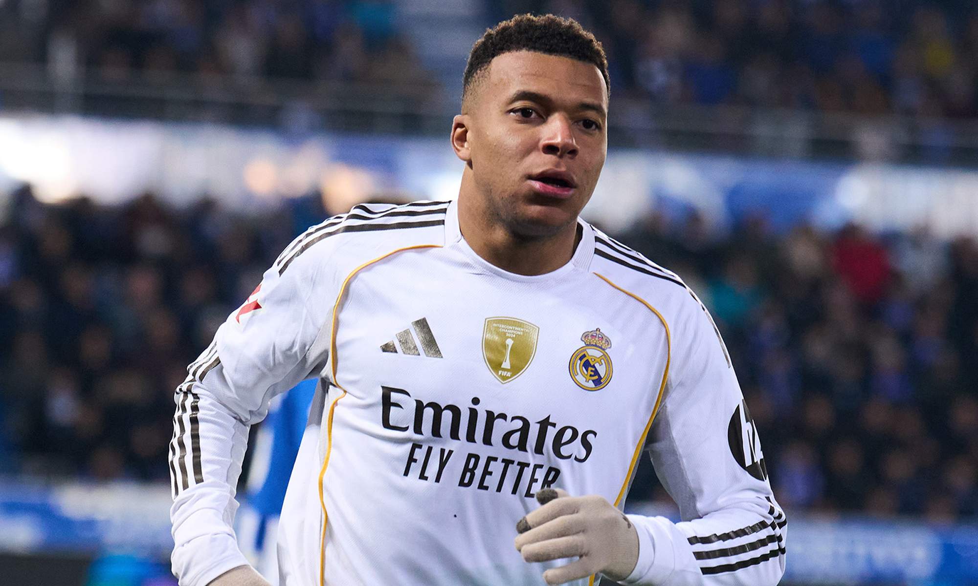 Kylian Mbappé jugando un partido con el Real Madrid.