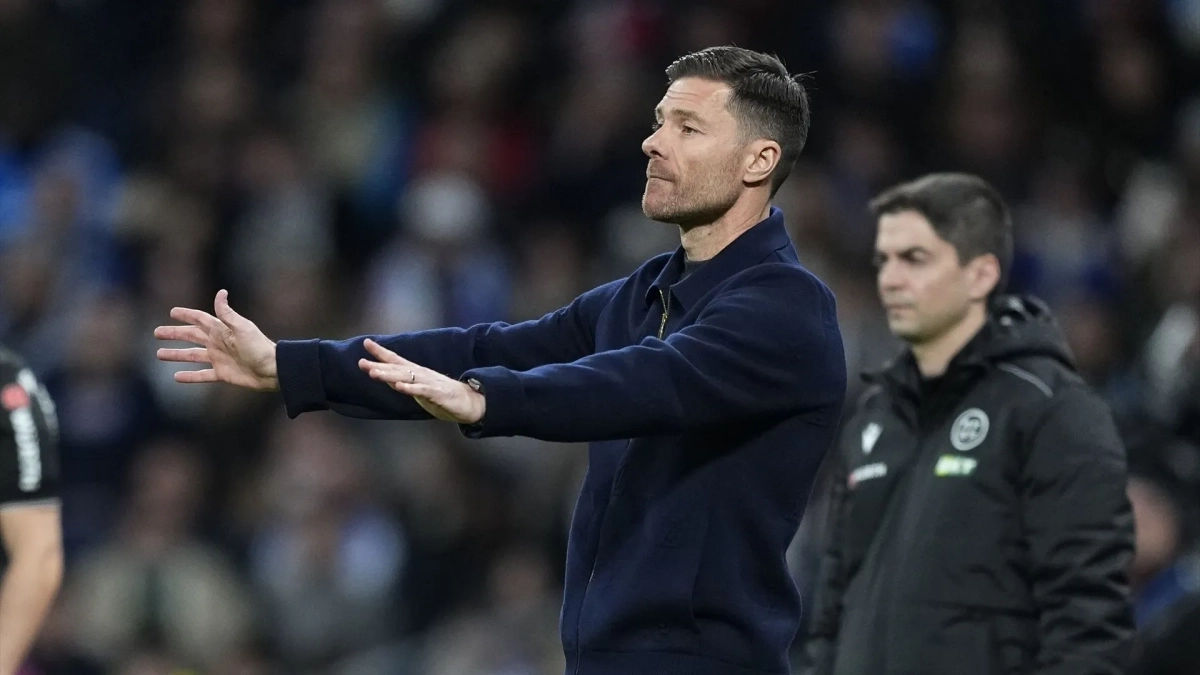 Xabi Alonso durante el partido frente al Sevilla