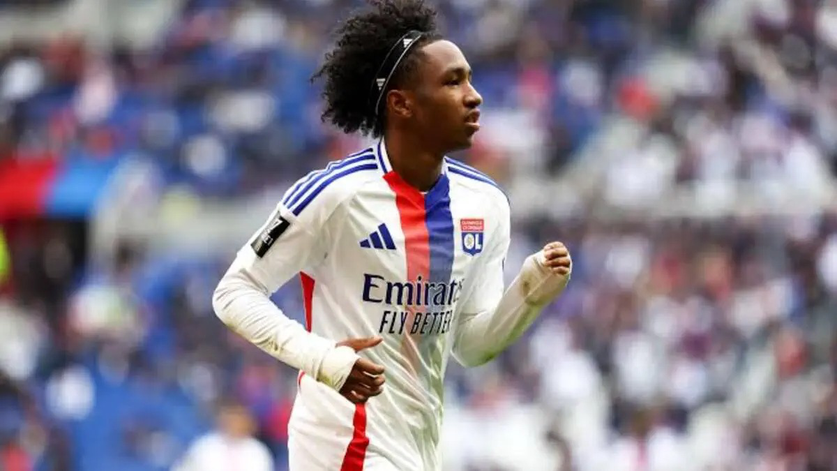 Malick Fofana durante un partido del Lyon