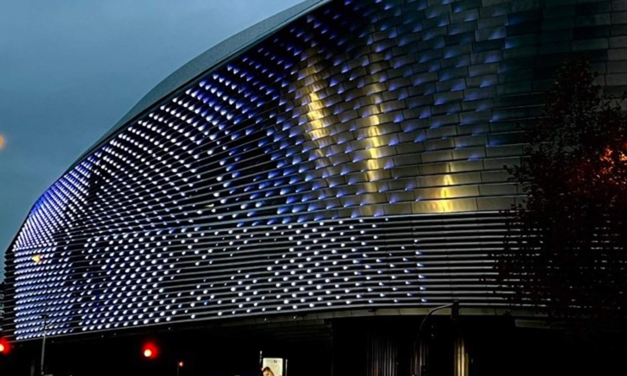 Así luce el nuevo Santiago Bernabéu por Navidad: orgullo para el madridismo