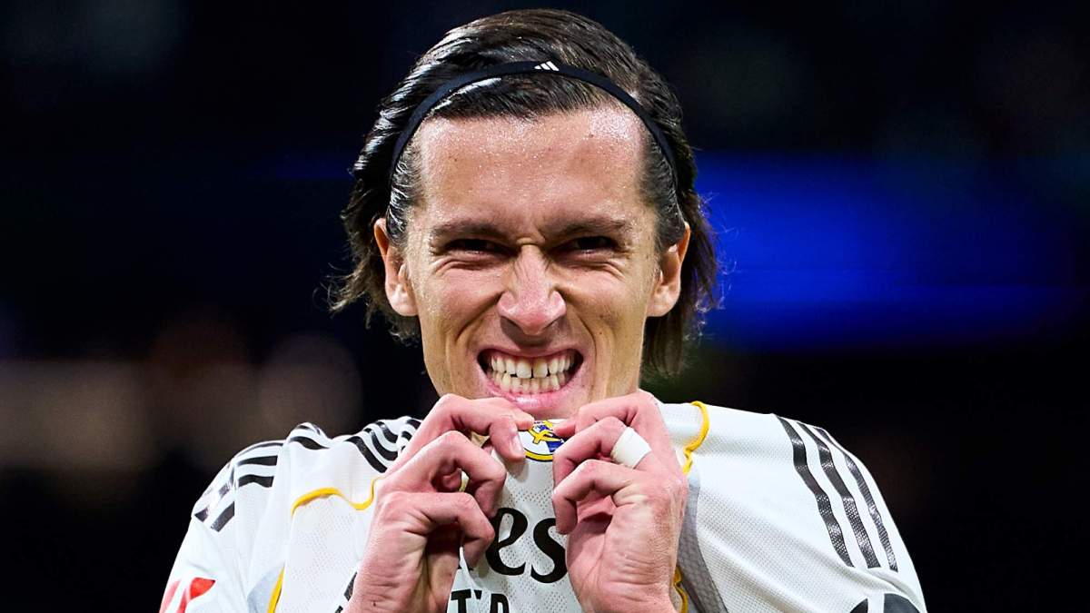 Álvaro Carreras celebrando su primer gol