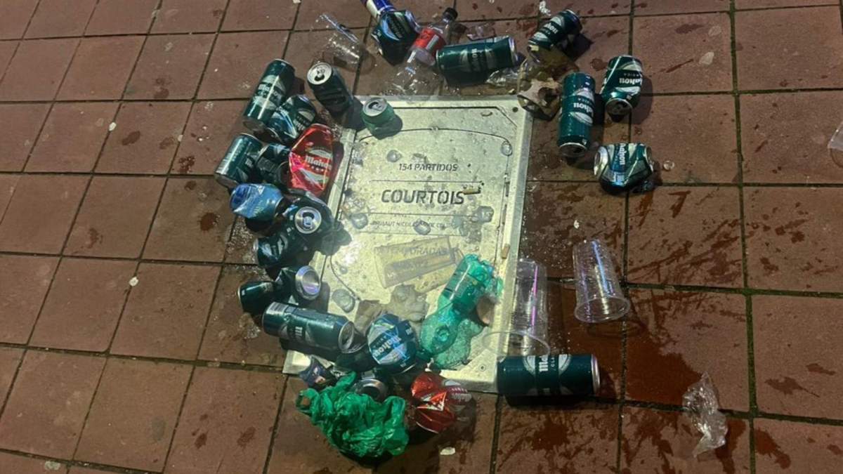 La placa de Courtois antes de un partido del Atlético de Madrid