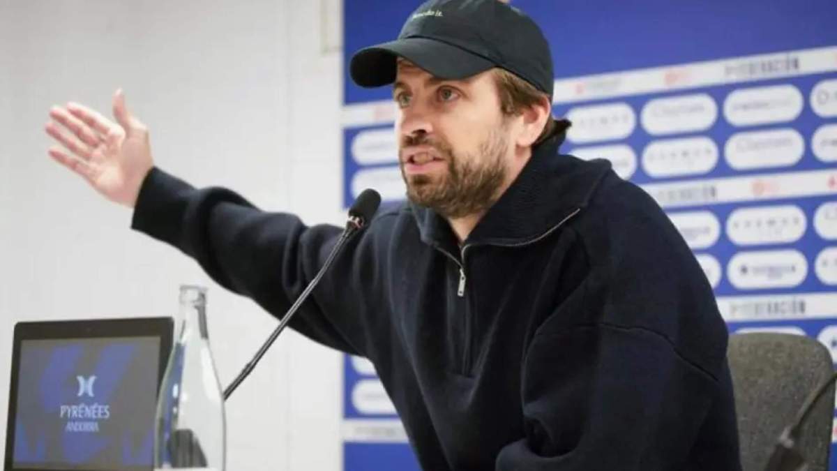 Gerard Pique protestando en una rueda de prensa. 