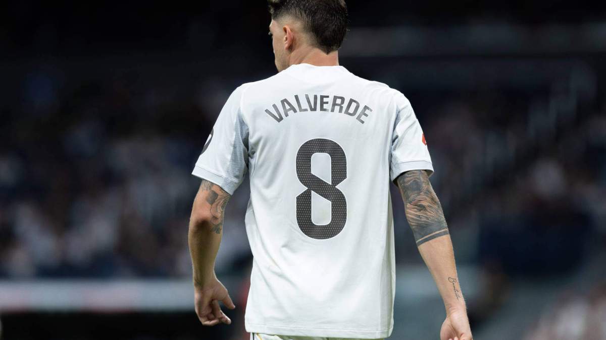Fede Valverde disputando un partido con el Real Madrid.