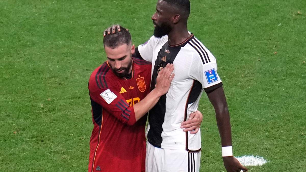 Dani Carvajal y Antonio Rudiger disputando un partido entre España y Alemania. Dani Carvajal y Antonio Rudiger disputando un partido entre España y Alemania.
