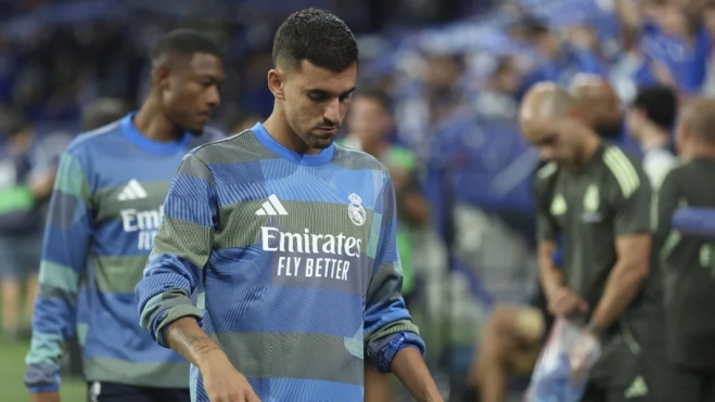 Dani Ceballos cabizbajo en un partido del Real Madrid. 