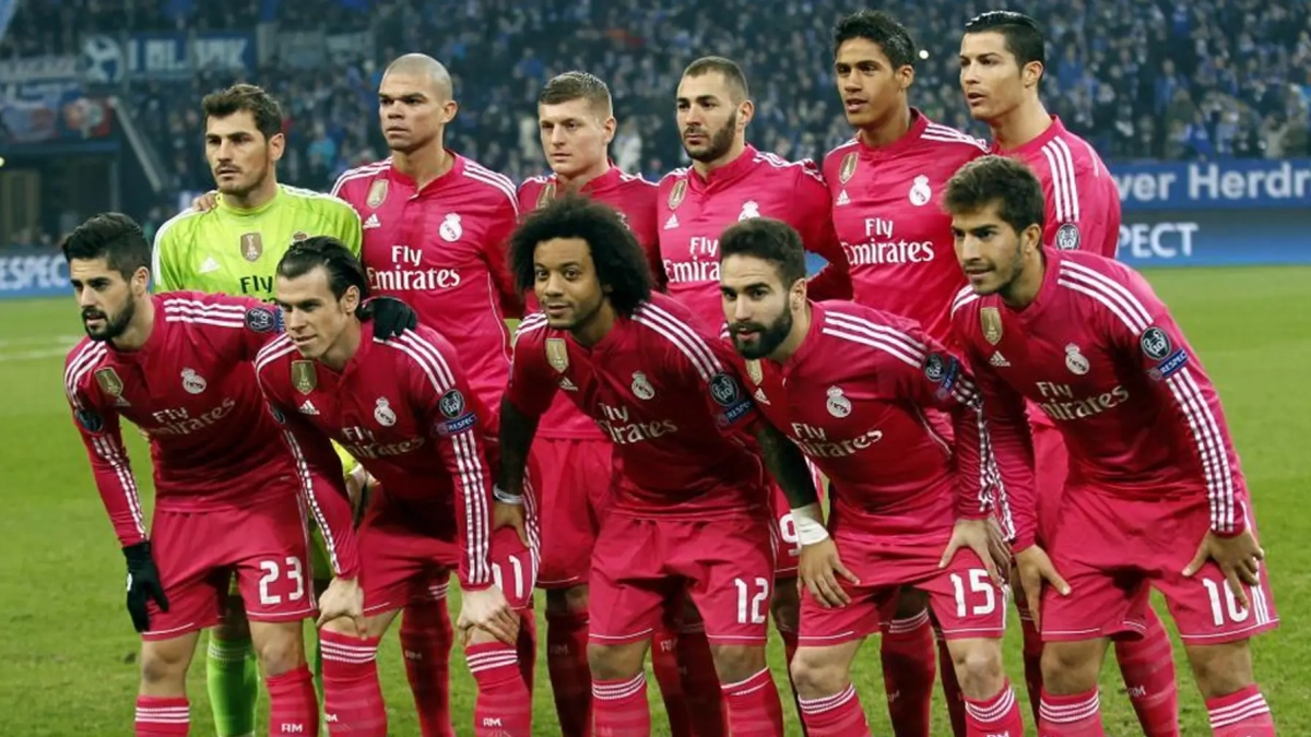Once del Real Madrid con la camiseta rosa