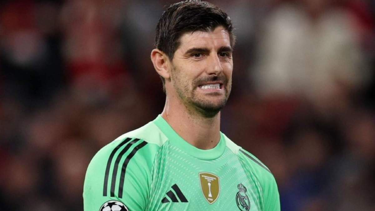 Courtois durante el partido contra el Liverpool