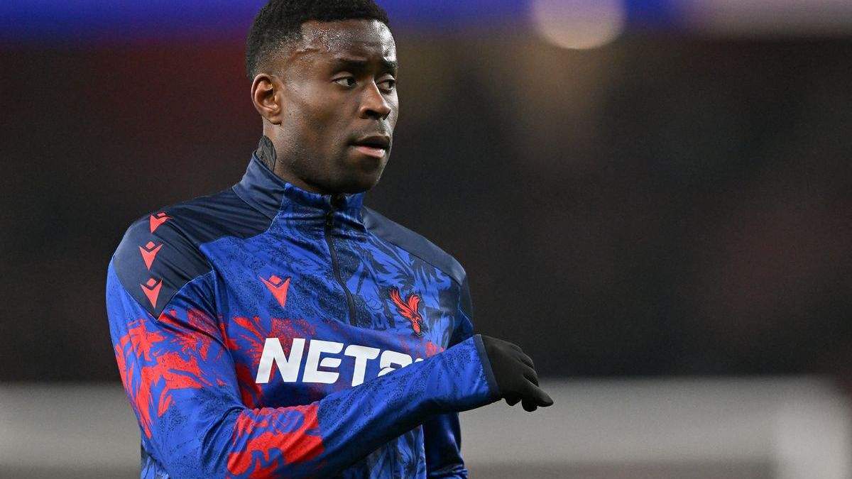 Marc Guehi teniendo un calentamiento con el Crystal Palace. Marc Guehi teniendo un calentamiento con el Crystal Palace.