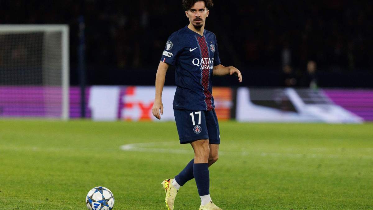 Vitinha jugando un partido con el Paris Saint-Germain. Vitinha jugando un partido con el Paris Saint-Germain.