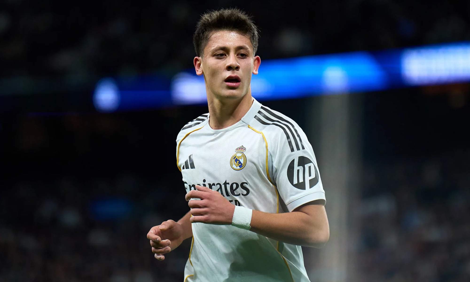 Arda Güler disputando un partido con el Real Madrid. 