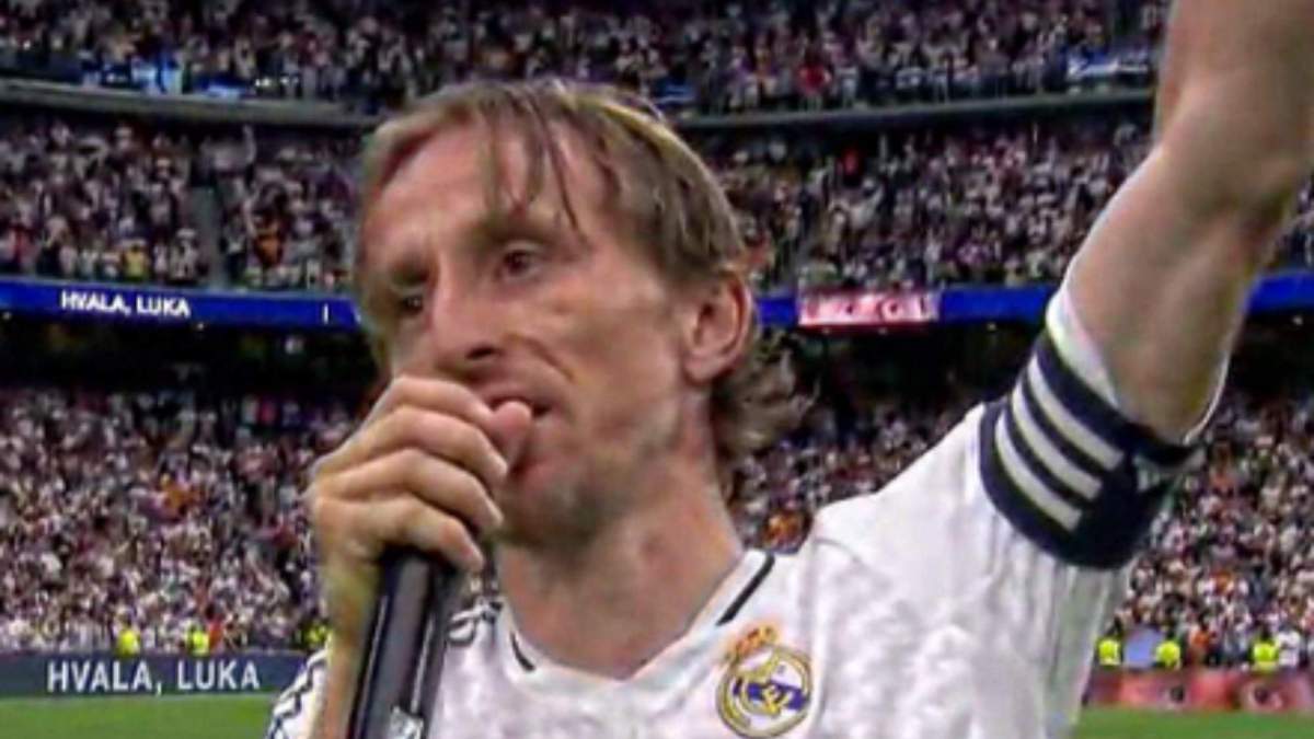Modric despidiéndose del Bernabéu