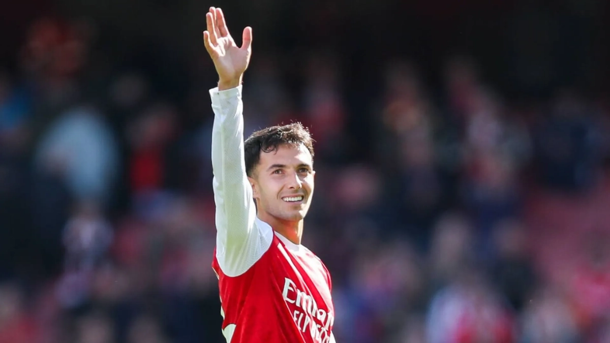 Martín Zubimendi jugando un partido con el Arsenal. 