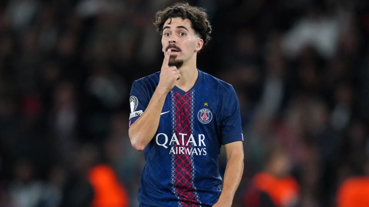 Vitinha jugando un partido con el Paris Saint-Germain. 