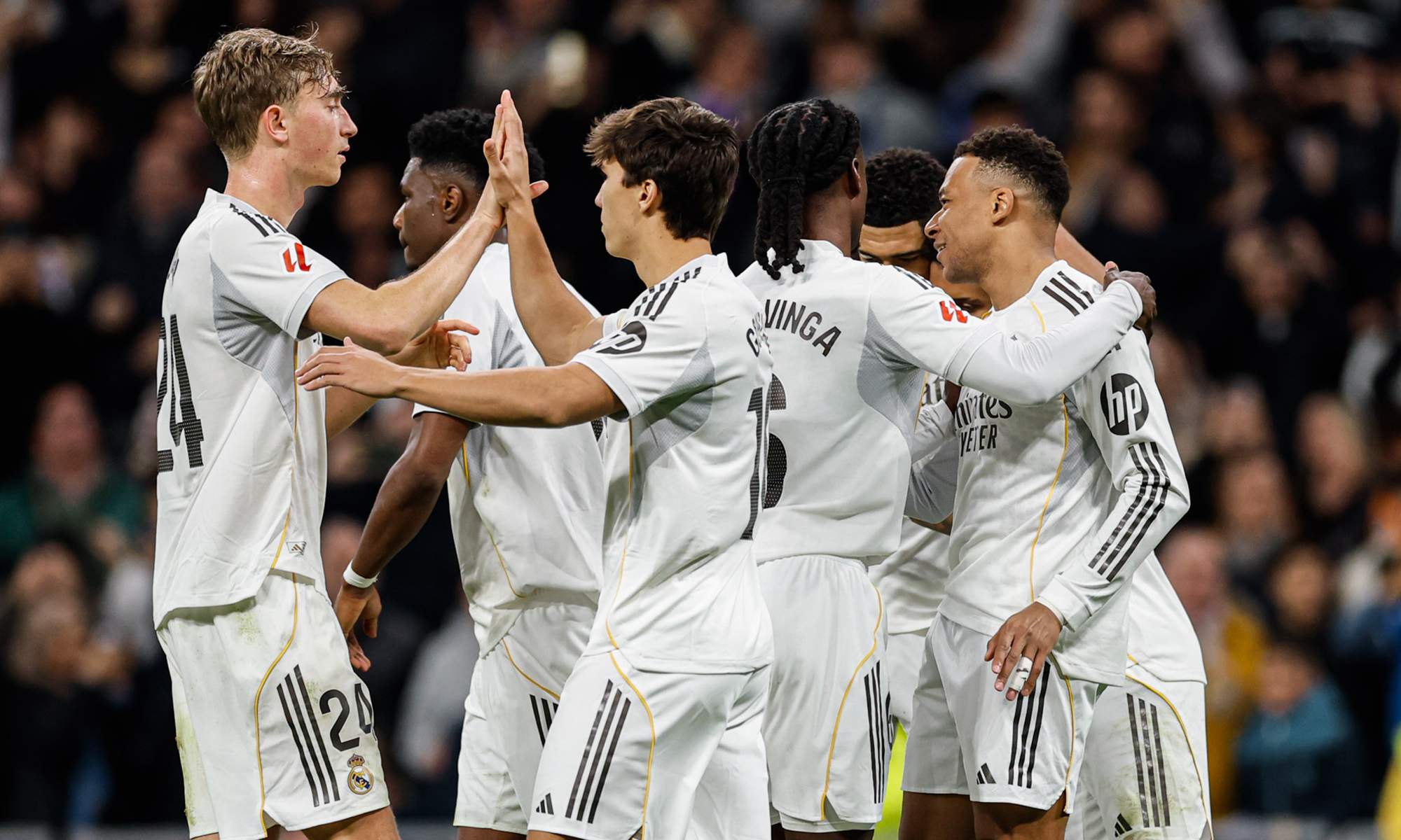 Jugadores del Real Madrid celebrando un gol. 