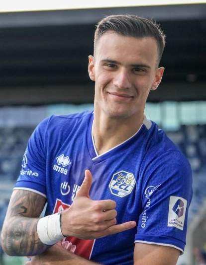 Aleksandar Stanković jugando un partido con el Brujas. 