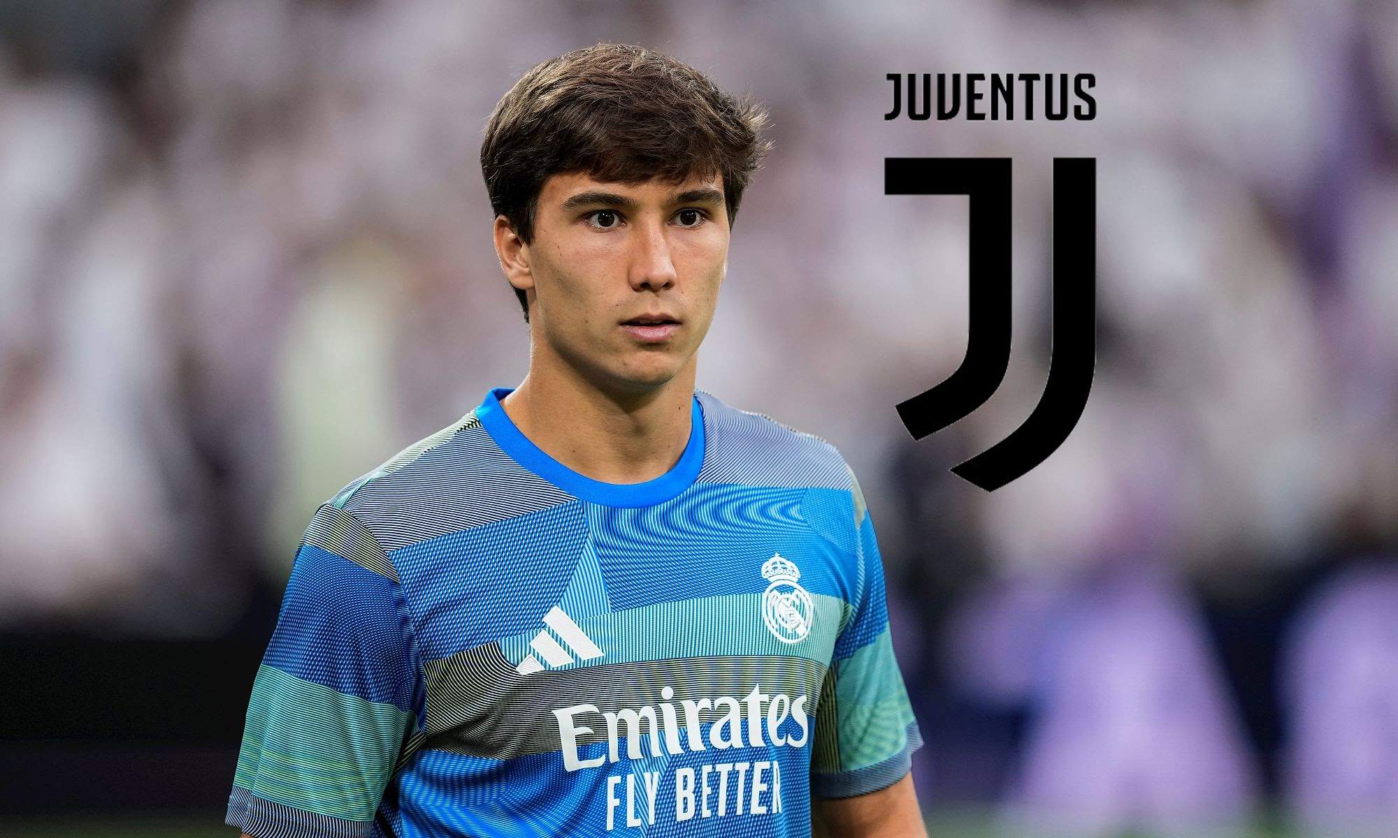 Gonzalo García durante un calentamiento con el Real Madrid y el escudo de la Juventus. 