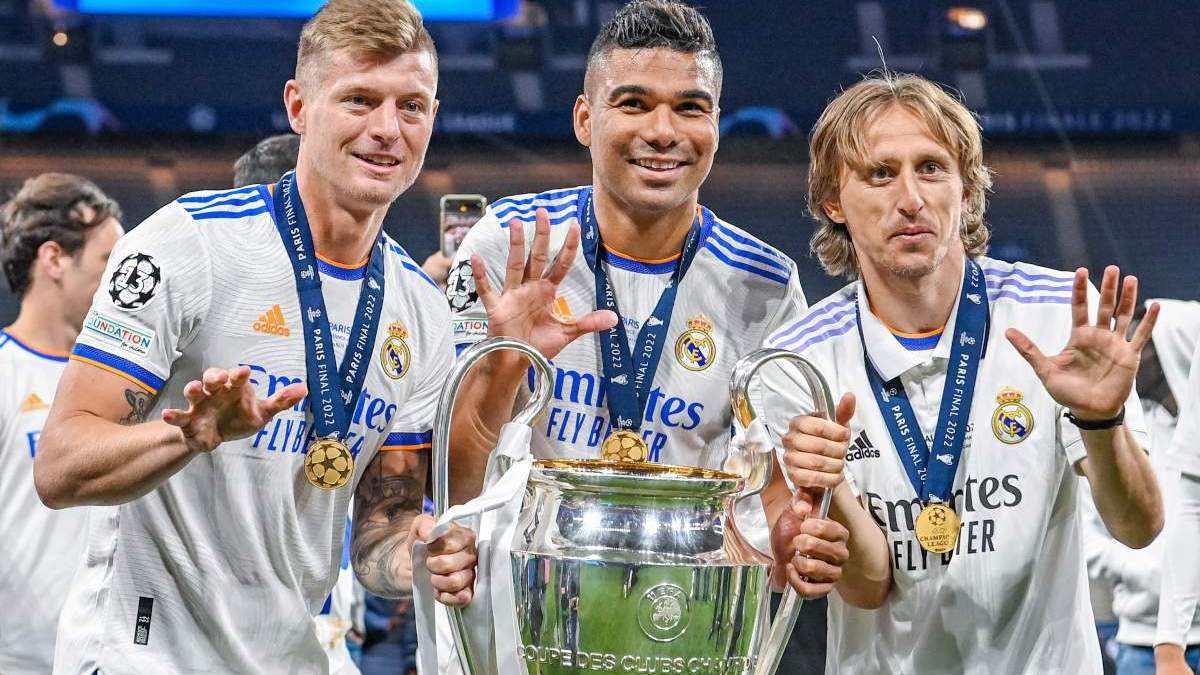 Kroos, Casemiro y Modric tras ganar la Decimocuarta Champions