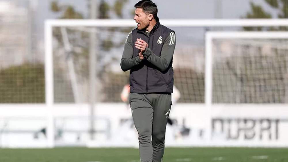 Xabi Alonso, en el entrenamiento de esta mañana en Valdebebas.