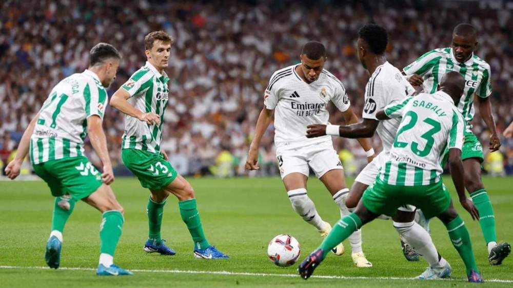 Kylian Mbappé podría perderse el partido con el Betis después de sus últimos problemas en la rodilla izquierda. Kylian Mbappé podría perderse el partido con el Betis después de sus últimos problemas en la rodilla izquierda.