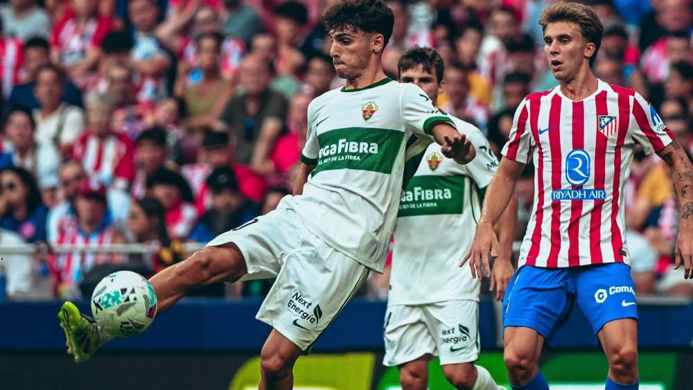 Rodrigo Mendoza, en un partido contra el Atlético durante esta temporada.