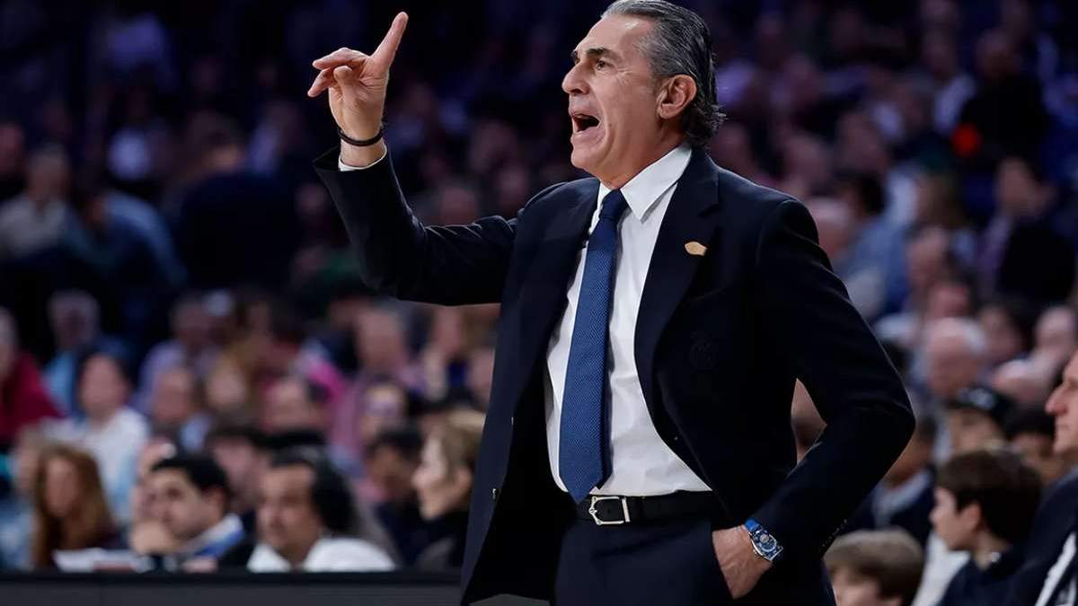 Sergio Scariolo dando instrucciones durante un partido del Real Madrid