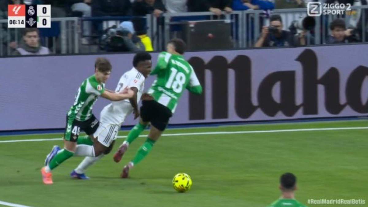 Posible penalti no pitado a Vinicius