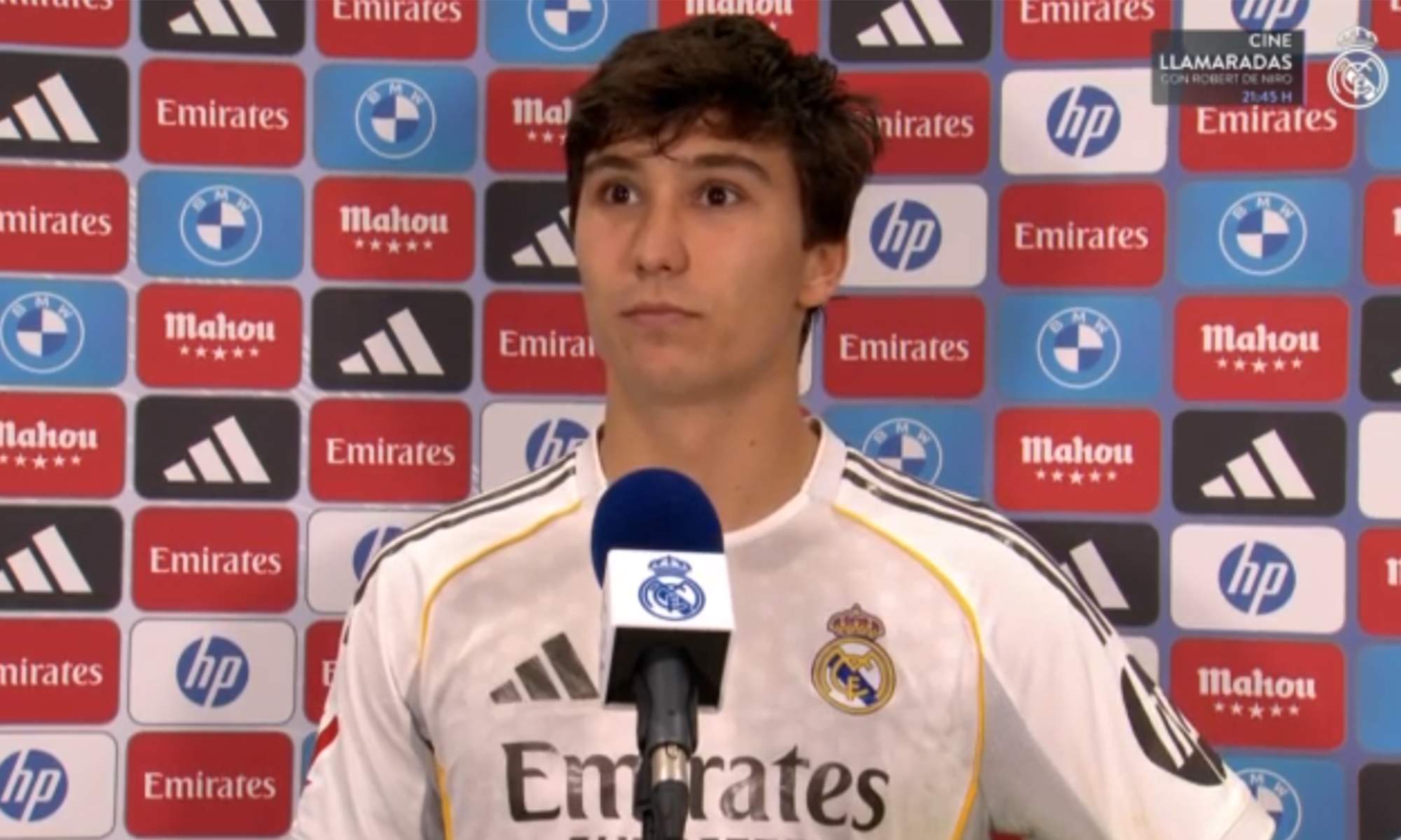 Gonzalo García hablando en la zona mixta. 