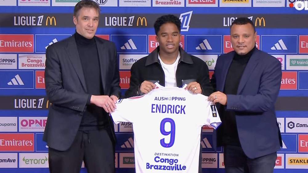 Endrick Felipe, luciendo con la camiseta del Olympique de Lyon.