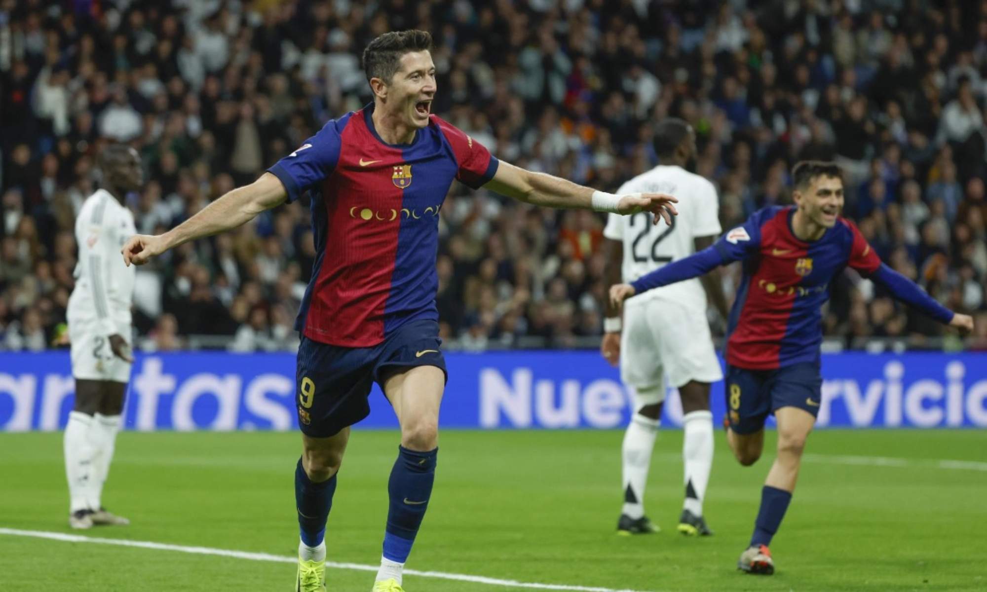 Robert Lewandowski, celebrando un gol contra el Real Madrid en un encuentro del año pasado.