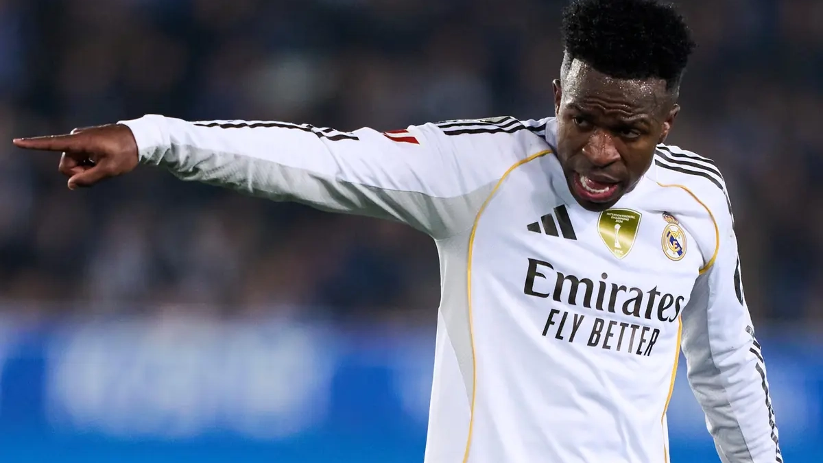 Vinícius Júnior disputando un partido con el Real Madrid.