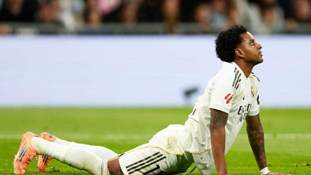 Rodrygo Goes disputando un partido con el Real Madrid.
