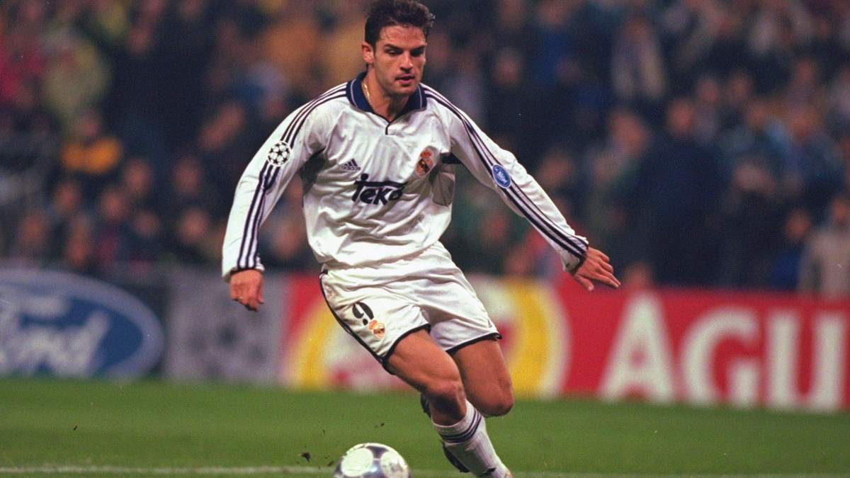 Fernando Morientes disputando un partido con el Real Madrid. Fernando Morientes disputando un partido con el Real Madrid.