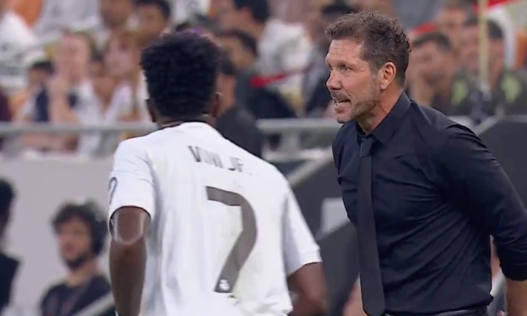 Vinicius Junior y Diego Pablo Simeone han tenido sus tiras y aflojas durante el partido de esta noche.