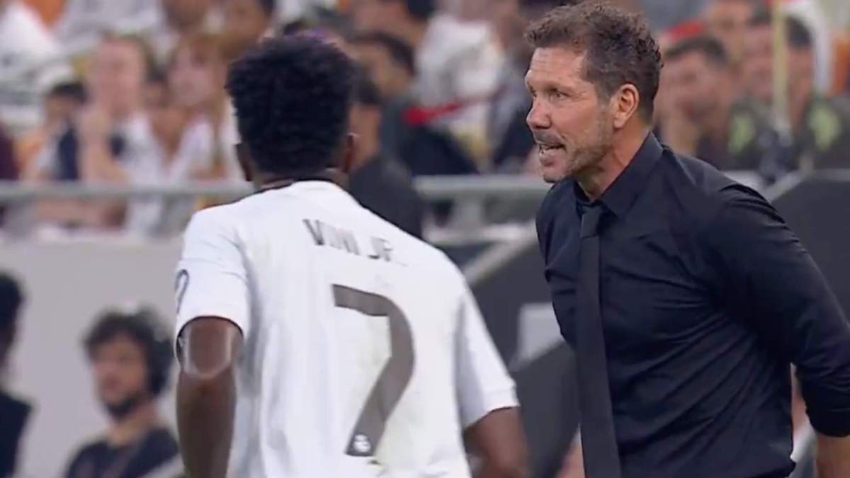 Vinicius Junior y Diego Pablo Simeone han tenido sus tiras y aflojas durante el partido de esta noche.