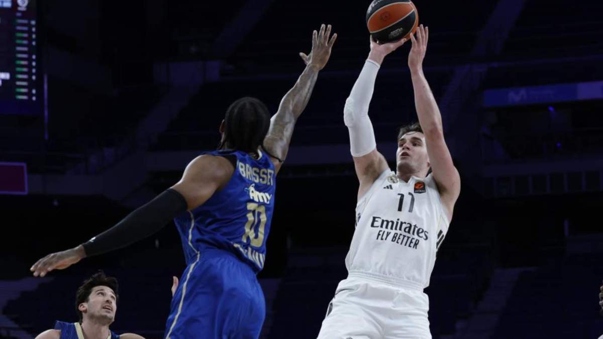 Hezonja lanzando a canasta Hezonja lanzando a canasta
