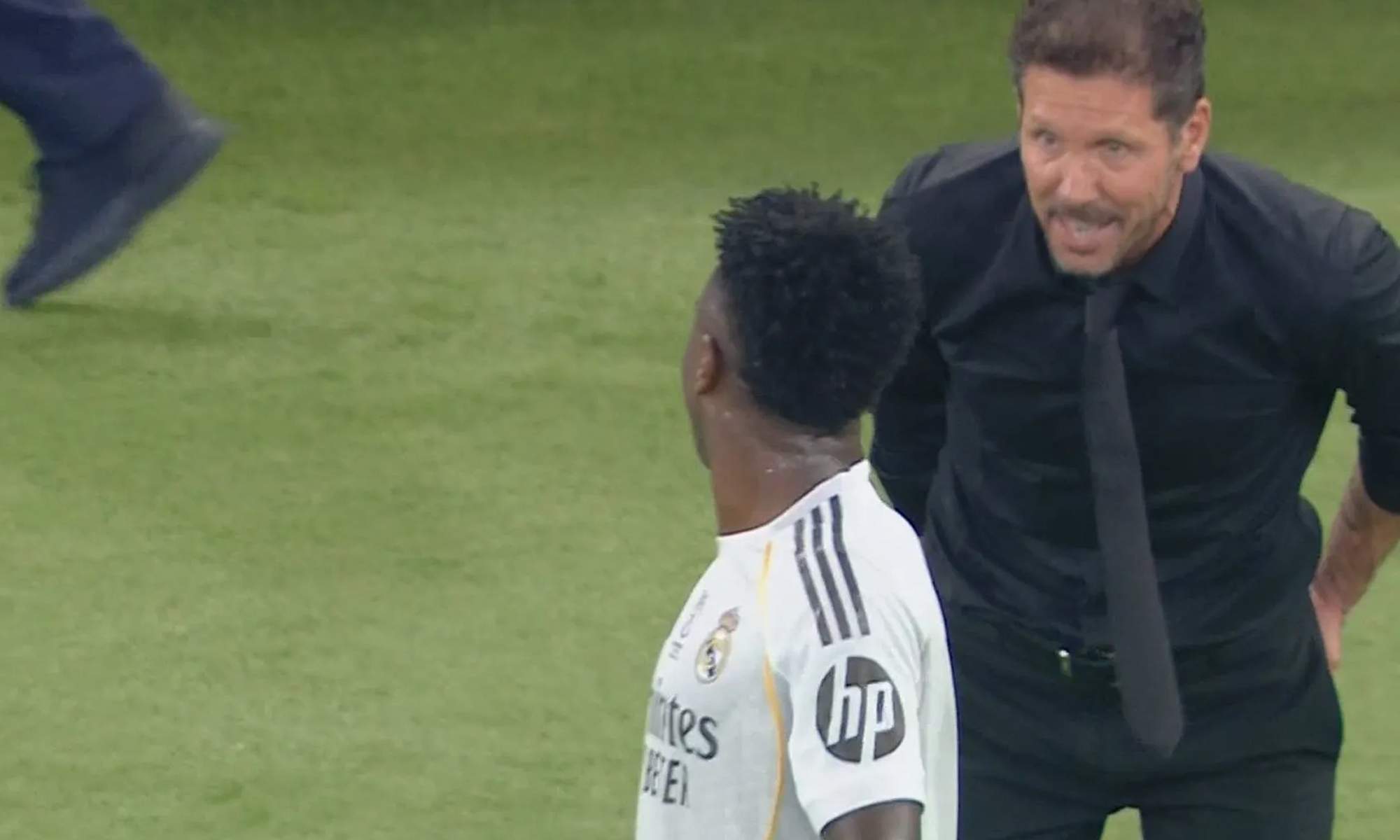 Vinícius Júnior y el Cholo Simeone en el Atlético - Real Madrid.