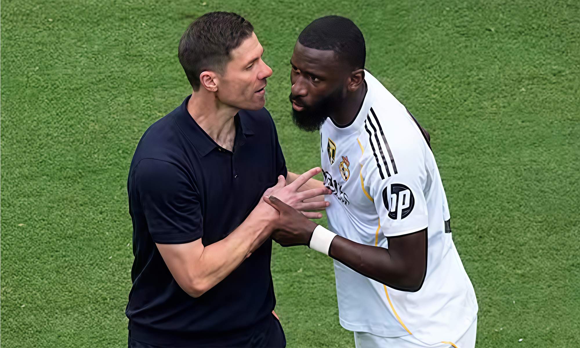 Xabi Alonso y Antonio Rüdiger en un partido del Real Madrid.