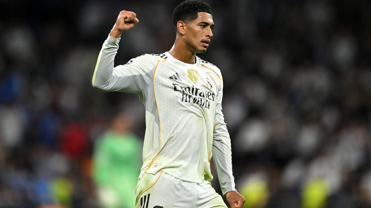 Jude Bellingham disputando un partido con el Real Madrid.