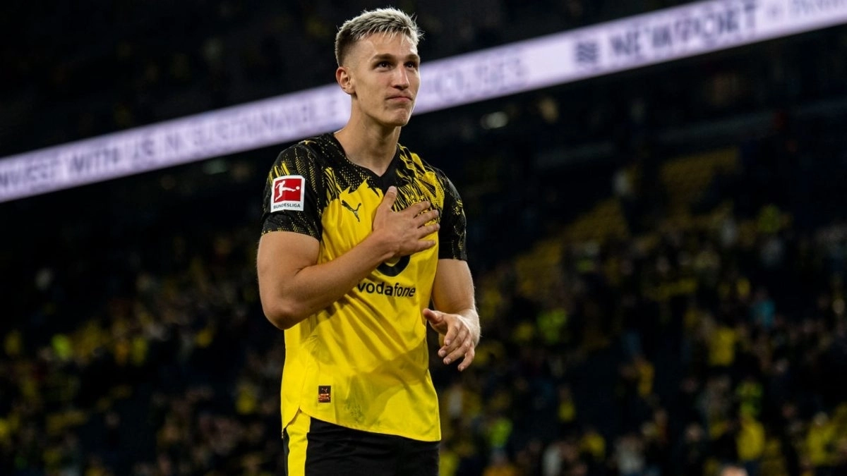 Schlotterbeck disputando un partido con el Borussia Dortmund. Schlotterbeck disputando un partido con el Borussia Dortmund.