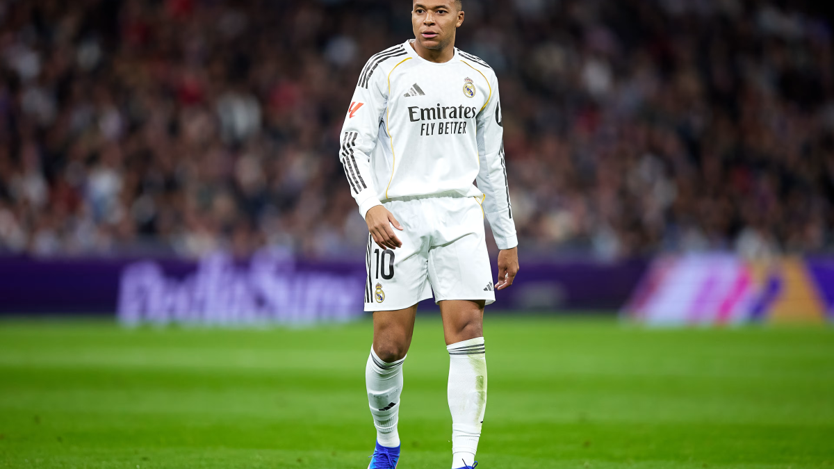 Kylian Mbappé disputando un partido con el Real Madrid.