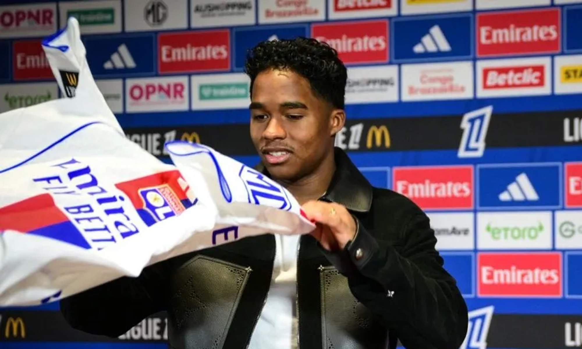 Endrick en su presentación con el Olympique de Lyon.