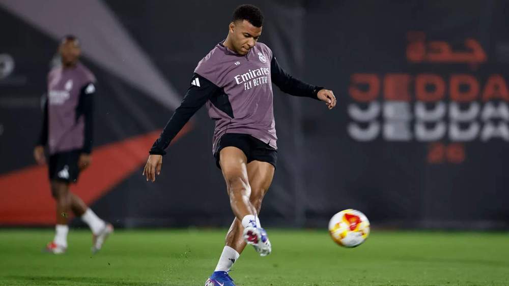 Kylian Mbappé, en el entrenamiento de este sábado en Yeda. Kylian Mbappé, en el entrenamiento de este sábado en Yeda.