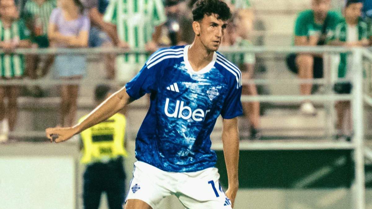 Jacobo Ramón jugando un partido con el Como. Jacobo Ramón jugando un partido con el Como.