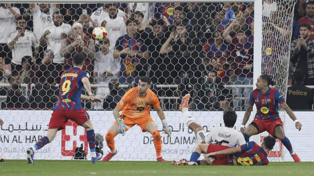 El remate de Gonzalo García, que colocó el 2-2 en el marcador antes del descanso. El remate de Gonzalo García, que colocó el 2-2 en el marcador antes del descanso.