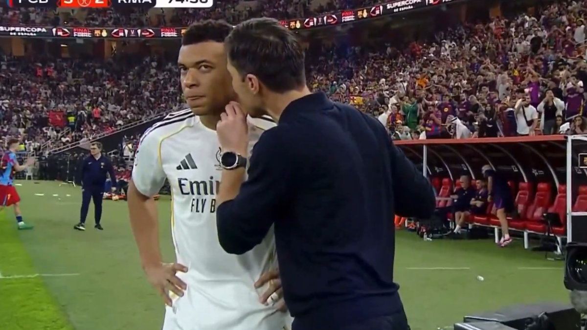 Mbappé, antes de saltar al terreno de juego en la final de la Supercopa de España Mbappé, antes de saltar al terreno de juego en la final de la Supercopa de España