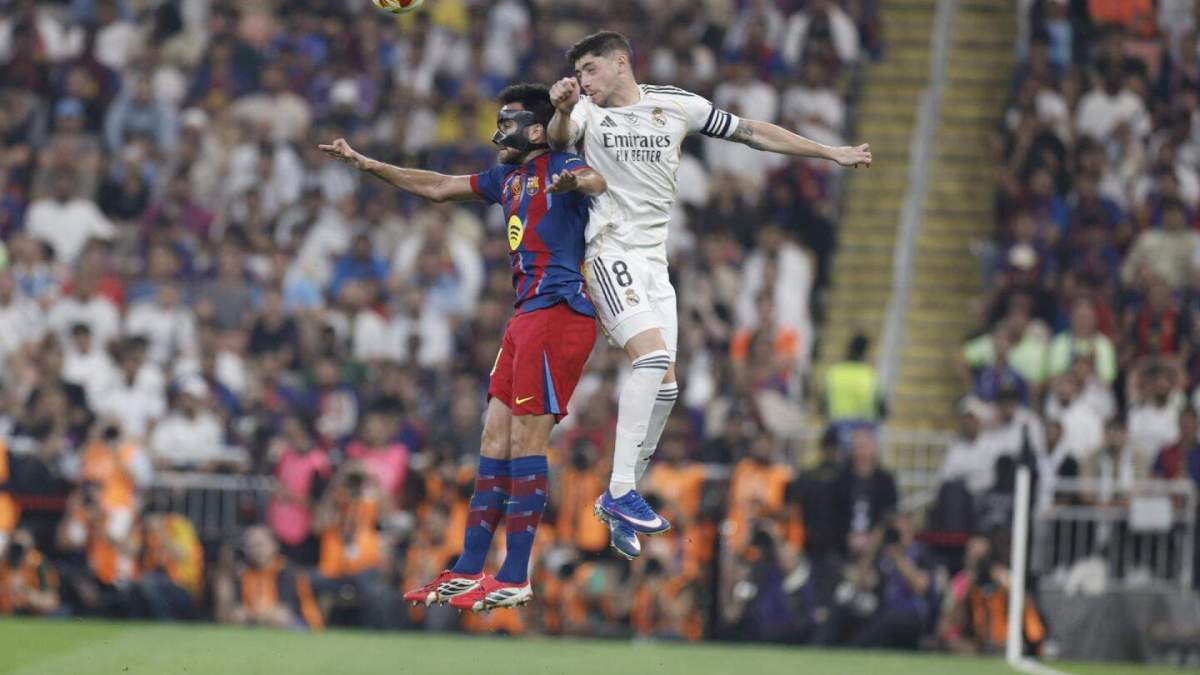 Fede Valverde en un lance del juego durante la final de la Supercopa de España